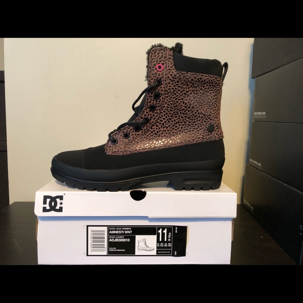 DC Amnesti wnt Women’s Size 11 New in Box